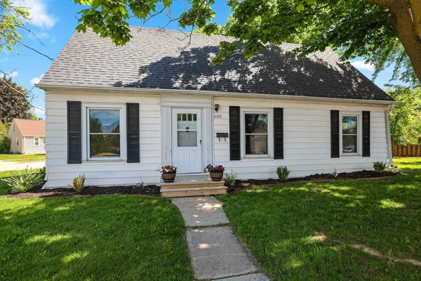 $284,900 | 1120 North Badger Avenue, Appleton, WI 54914