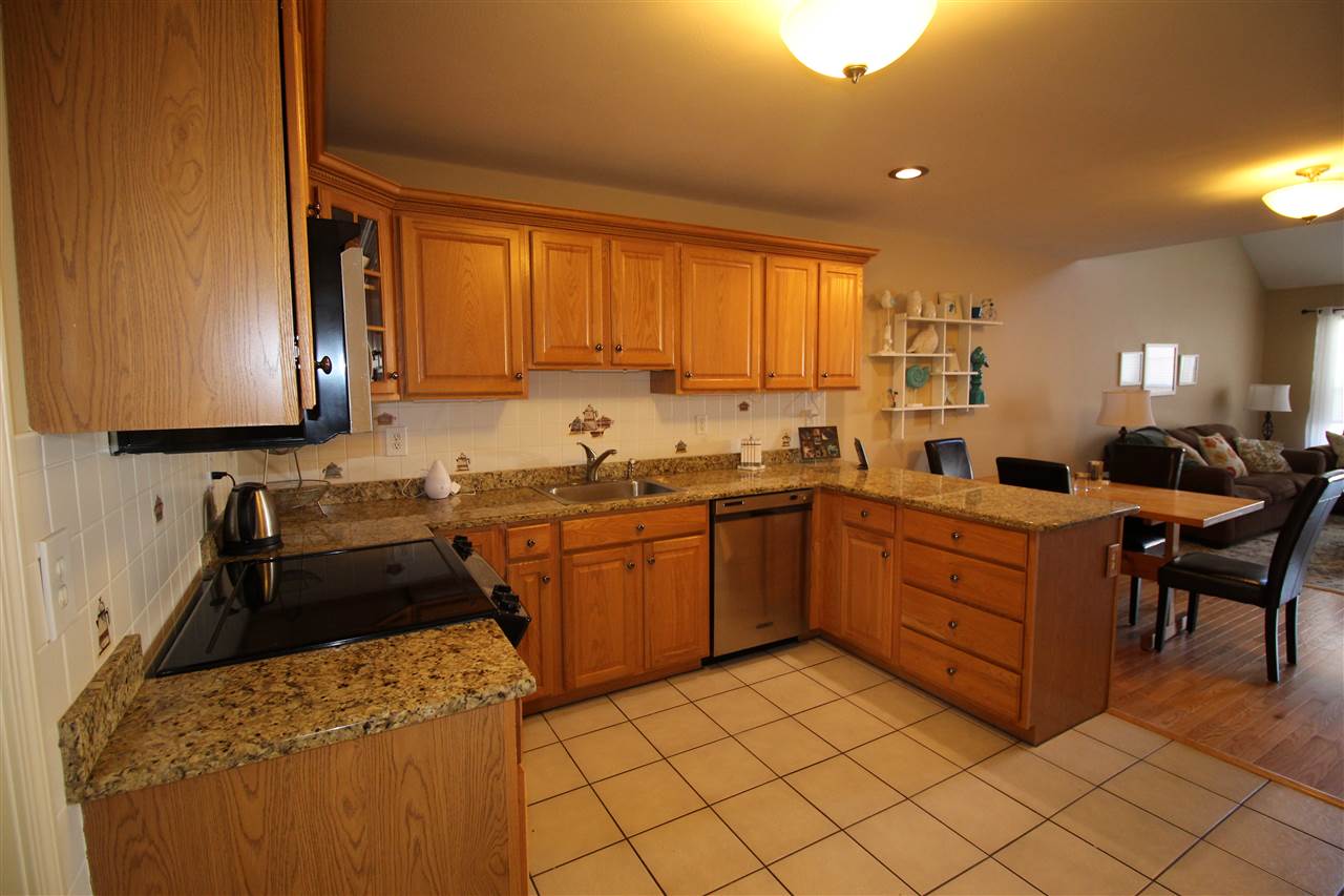 9 Pleasant Street, Unit 4 Windham, NH 03087 - Photo 4 of 25 Gallery Image 4