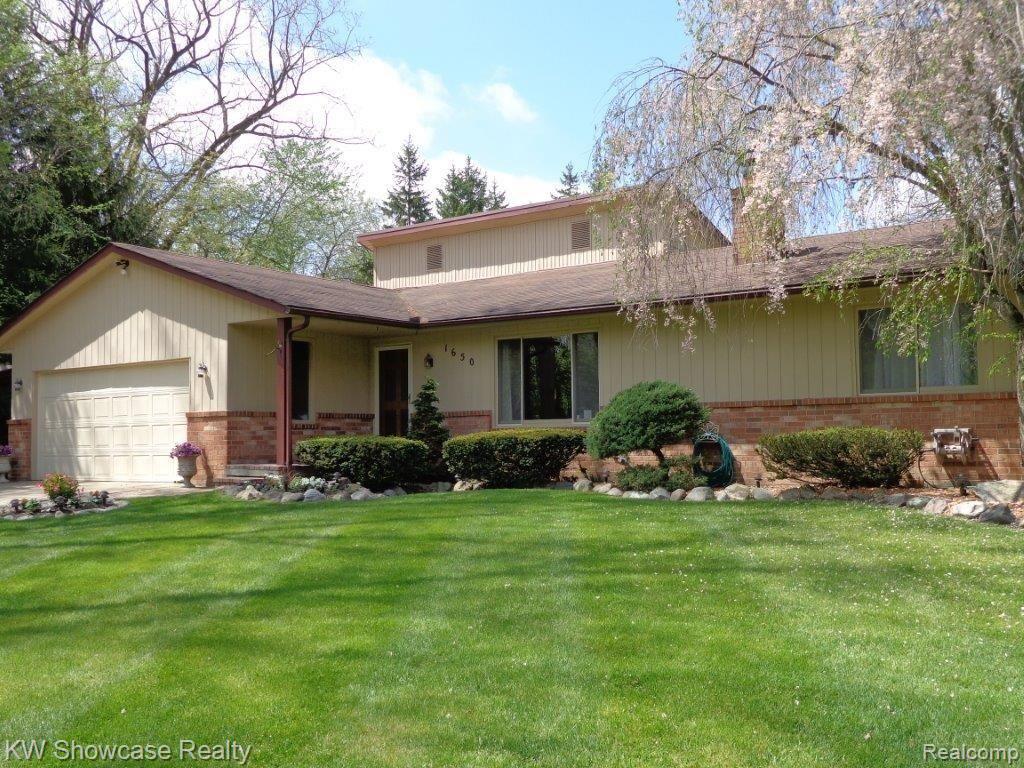1650 Gravel Ridge Drive Rochester Hills, MI 48307 - Photo 1 of 93
