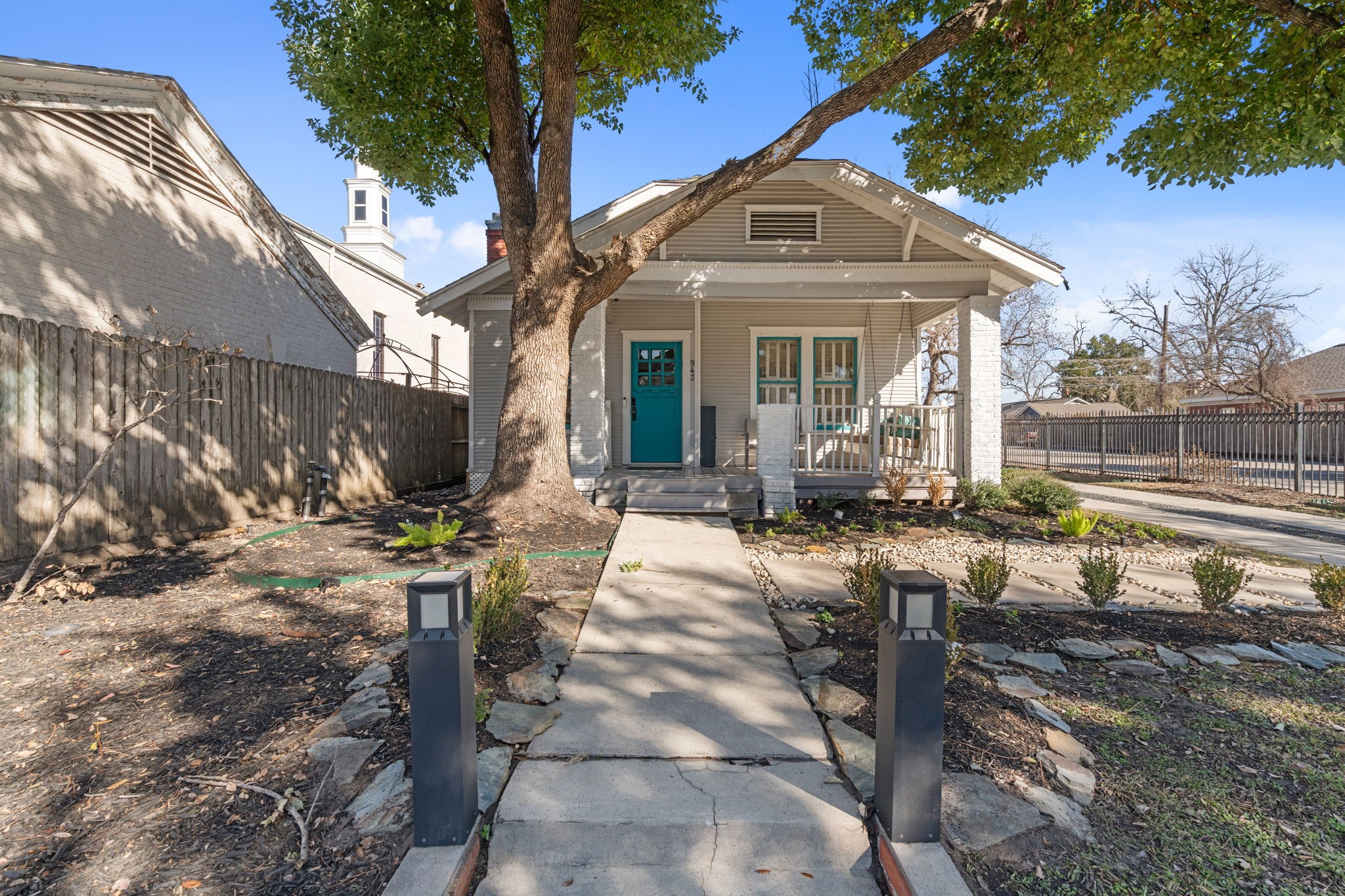 943 Pecore Street Houston, TX 77009 - Photo 2 of 25 Front of house