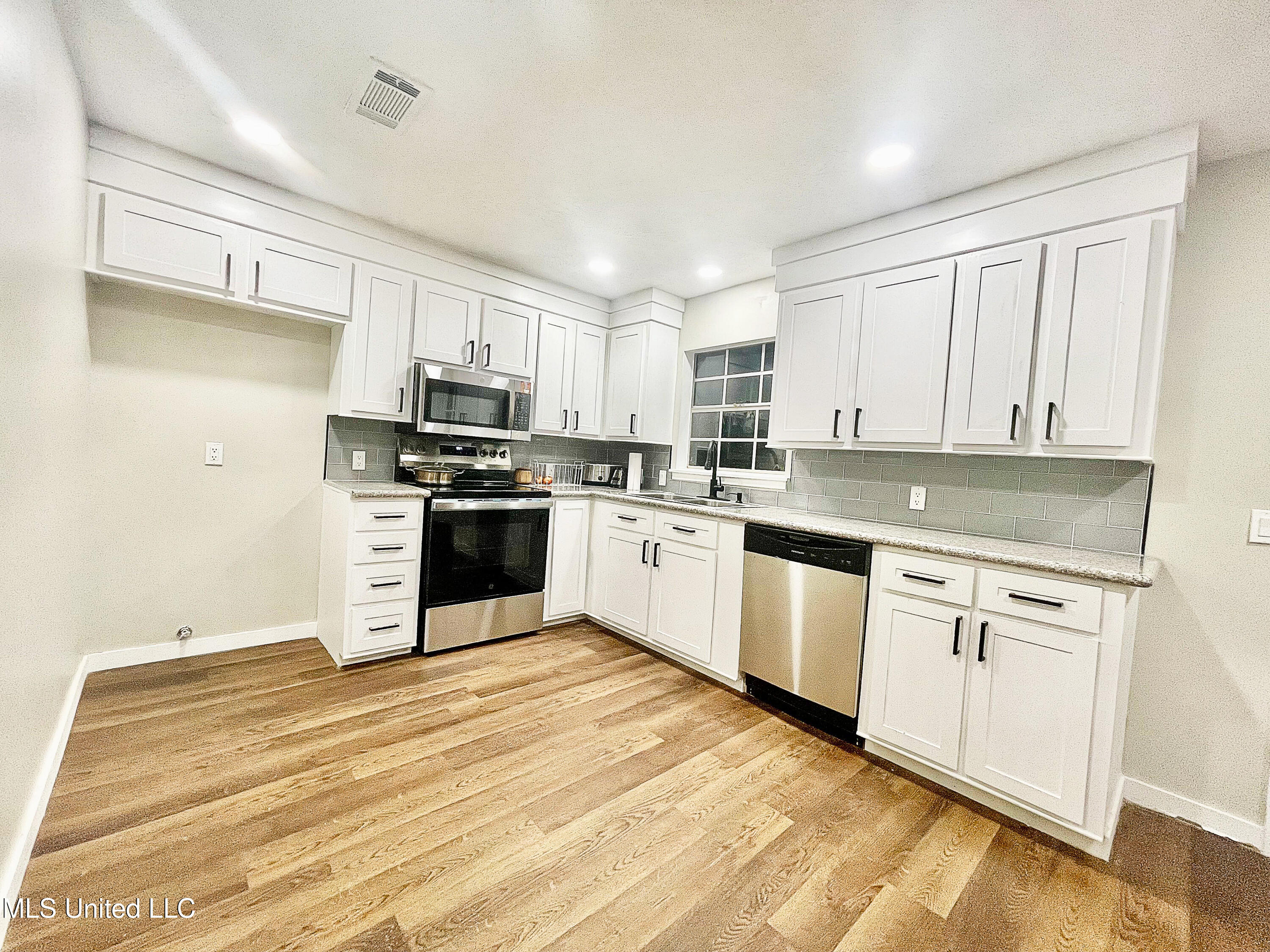 495 Chelsea Drive Jackson, MS 39212 - Photo 4 of 17 03