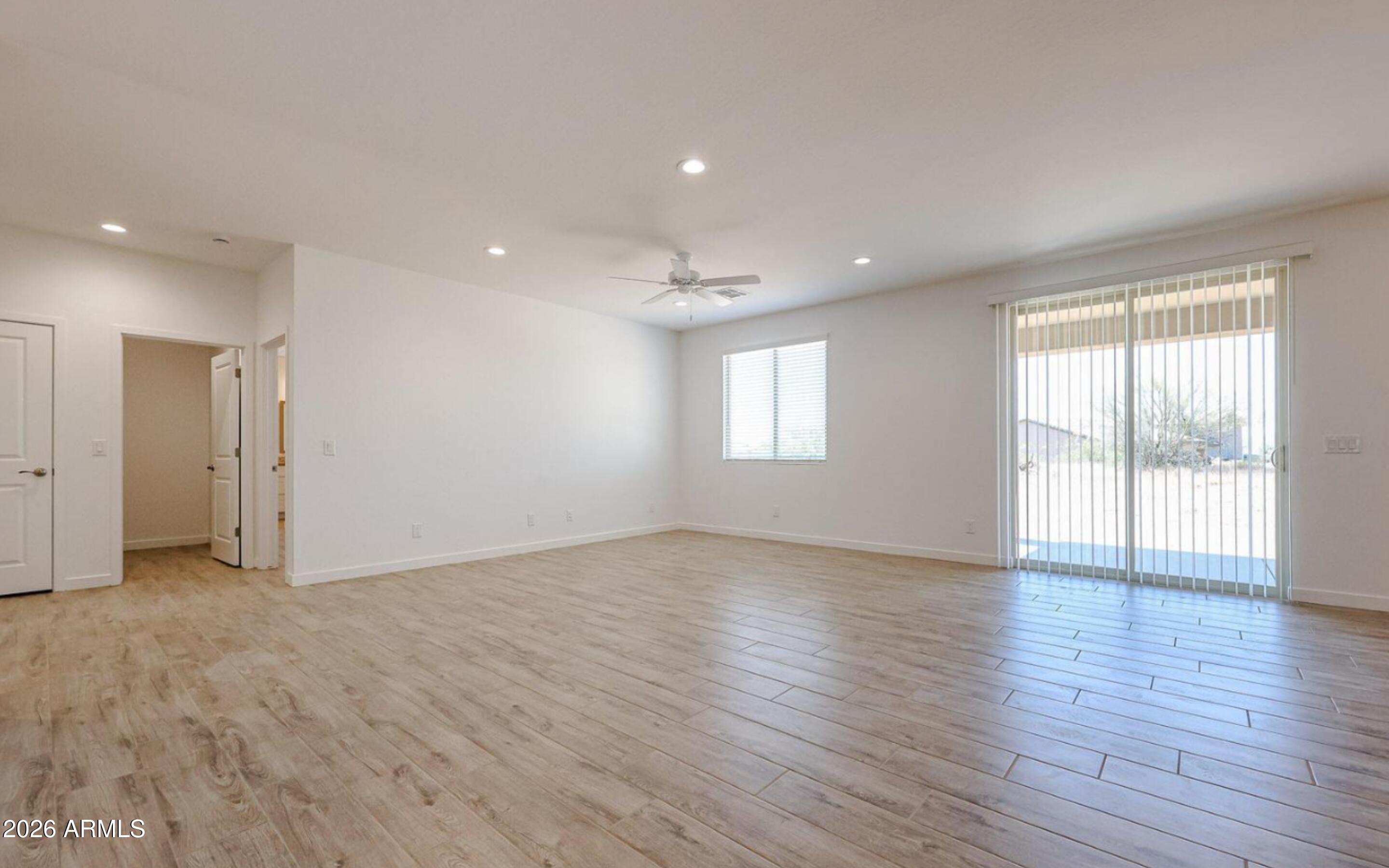812 East Irvine Road Phoenix, AZ 85086 - Photo 11 of 28 Living Area