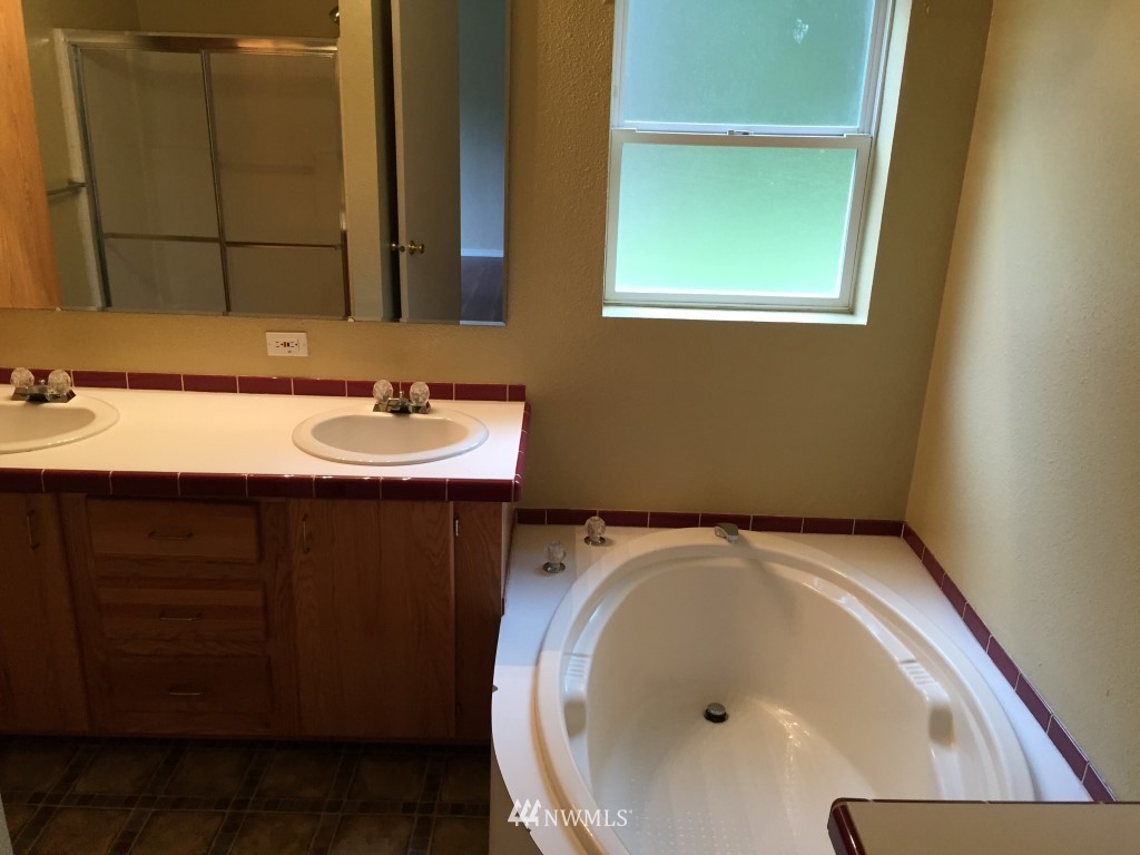21922 Summers Road Centralia, WA 98531 - Photo 11 of 17 a bathroom with a sink and a mirror