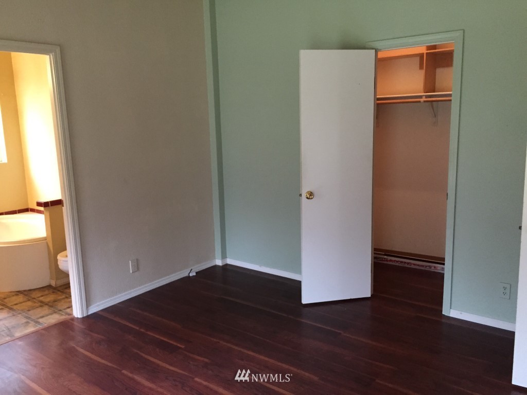 21922 Summers Road Centralia, WA 98531 - Photo 9 of 17 an empty room with wooden floor and closet