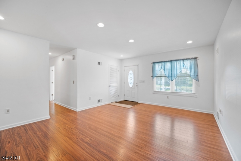 71 Dukes Road Rahway, NJ 07065 - Photo 8 of 18