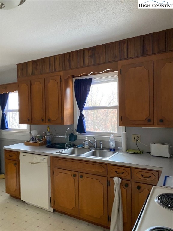 167 Grandridge Road Sparta, NC 28675 - Photo 13 of 29 a bathroom with a sink and a mirror