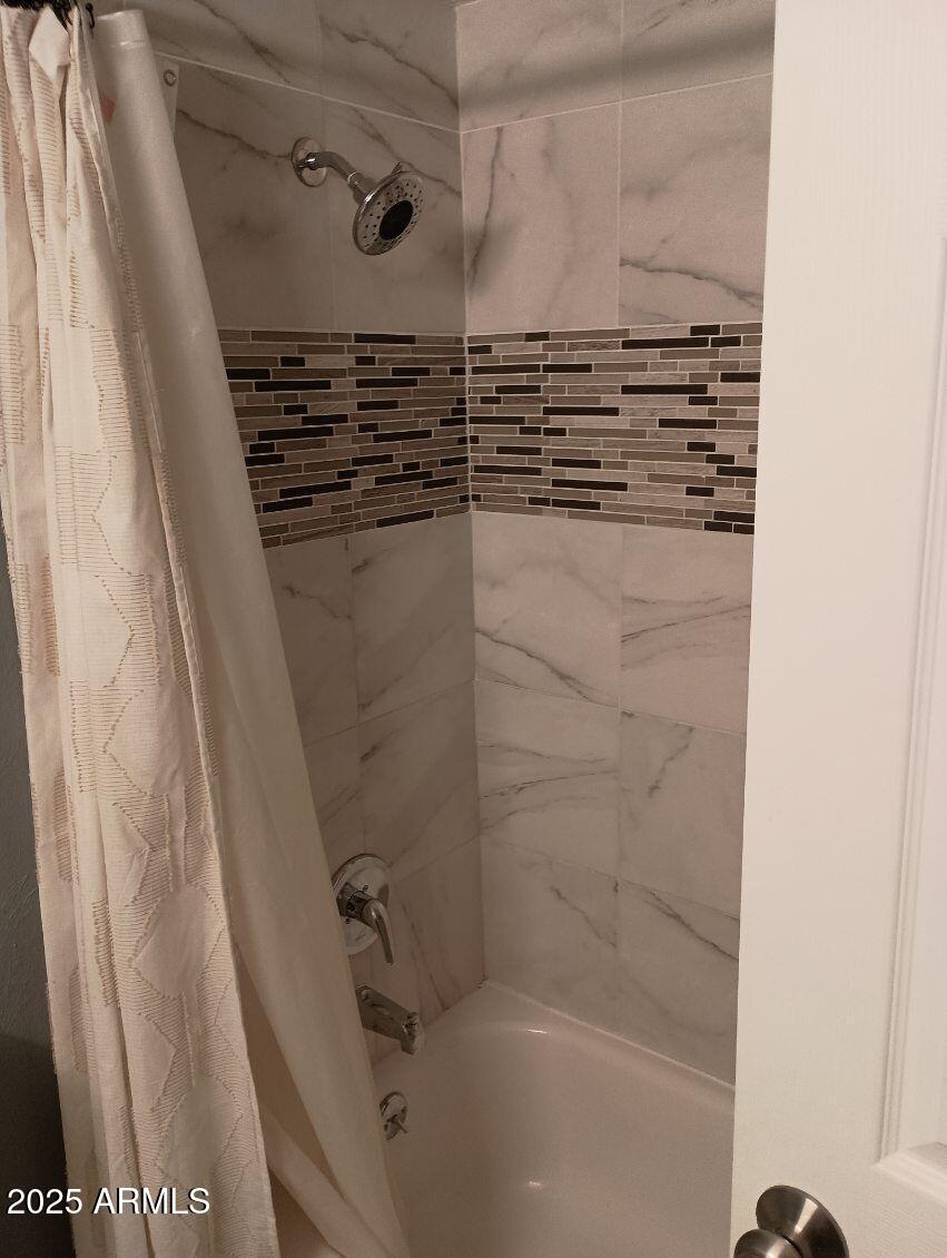 2551 West Rose Lane, Unit 222 Phoenix, AZ 85017 - Photo 7 of 12 a bathroom with a shower
