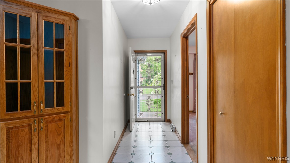 21 Eagle Terrace Lancaster, NY 14043 - Photo 3 of 43