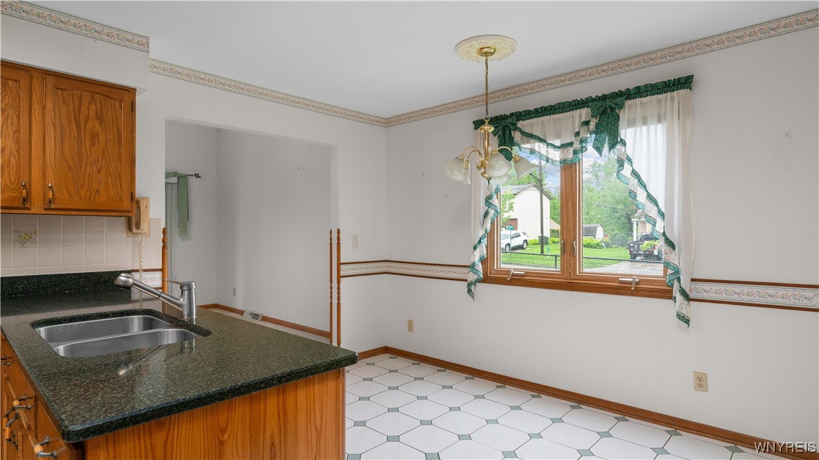 21 Eagle Terrace Lancaster, NY 14043 - Photo 8 of 43