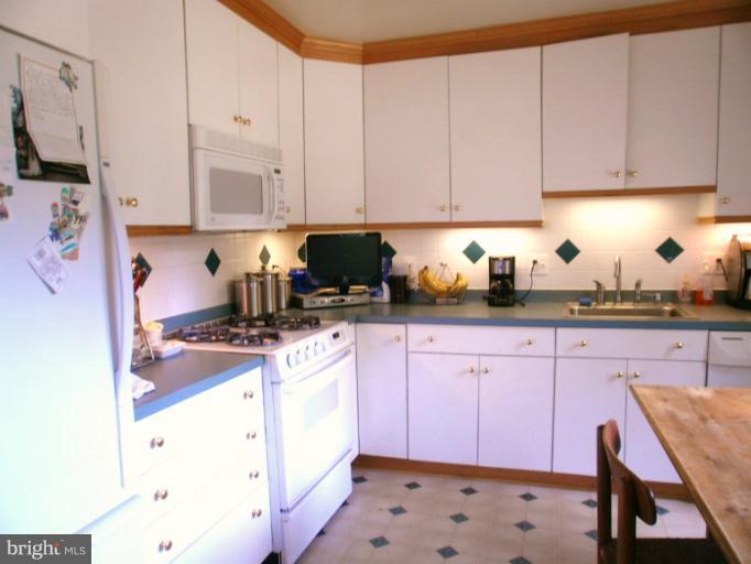 7810 Fort Hunt Road Alexandria, VA 22308 - Photo 8 of 11 Kitchen