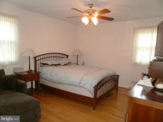 7810 Fort Hunt Road Alexandria, VA 22308 - Photo 9 of 11 Bedroom (Master)