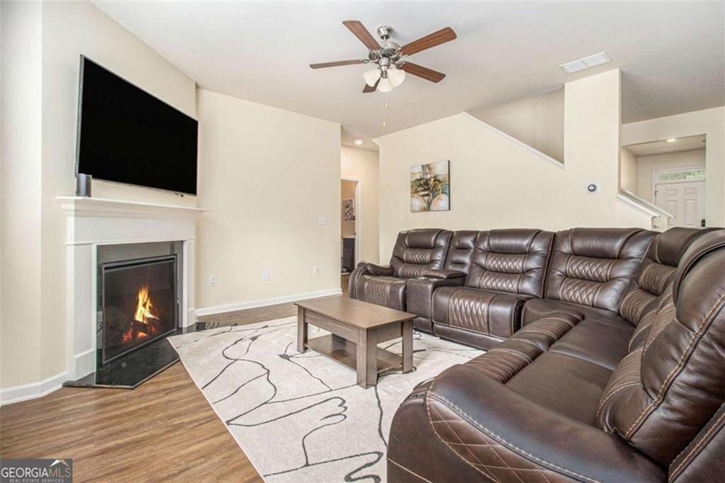 3744 Hampshire Walk Southwest Atlanta, GA 30331 - Photo 2 of 9