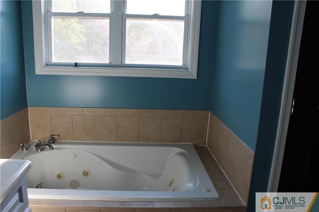15 Kenmore Road Edison, NJ 08817 - Photo 14 of 35 a bathroom with a tub