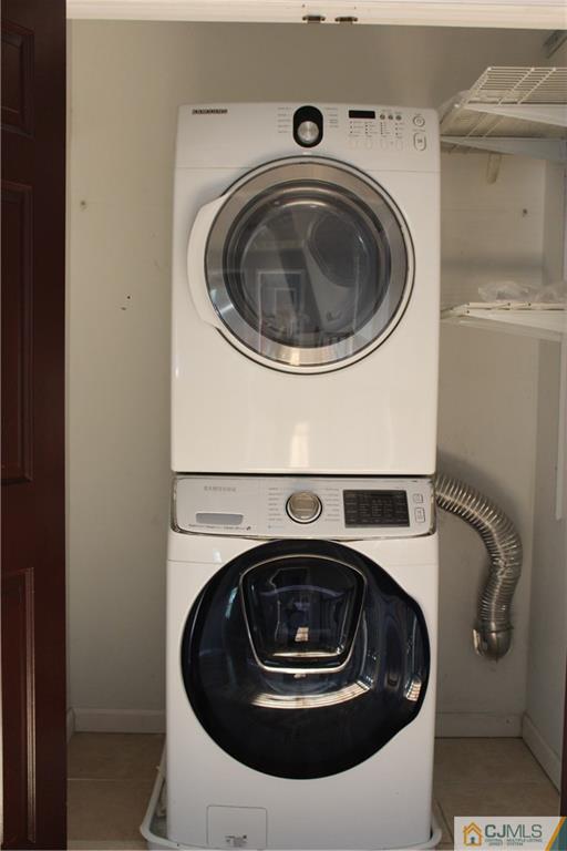 15 Kenmore Road Edison, NJ 08817 - Photo 28 of 35 a close up view of washer and dryer