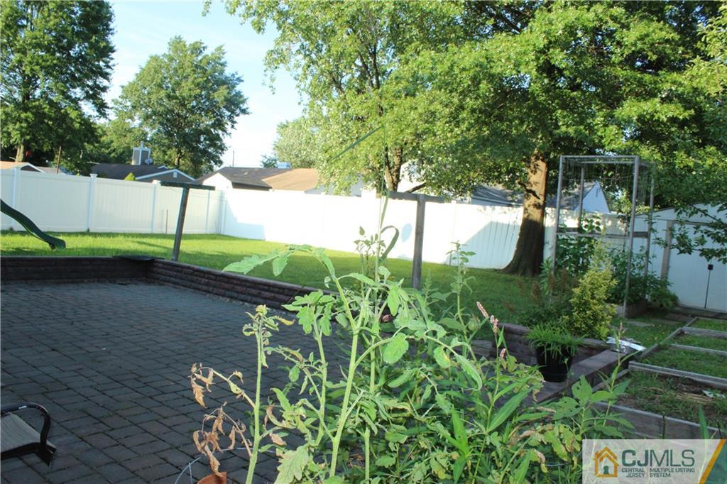 15 Kenmore Road Edison, NJ 08817 - Photo 32 of 35 a backyard of a house with lots of green space