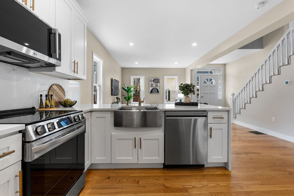 362 Silver Street Boston, MA 02127 - Photo 10 of 26