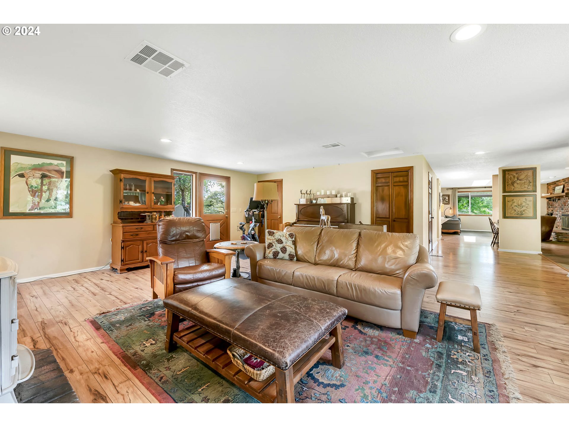 91281 Donna Road Springfield, OR 97478 - Photo 17 of 42 a living room with furniture a dining table and a wooden floor