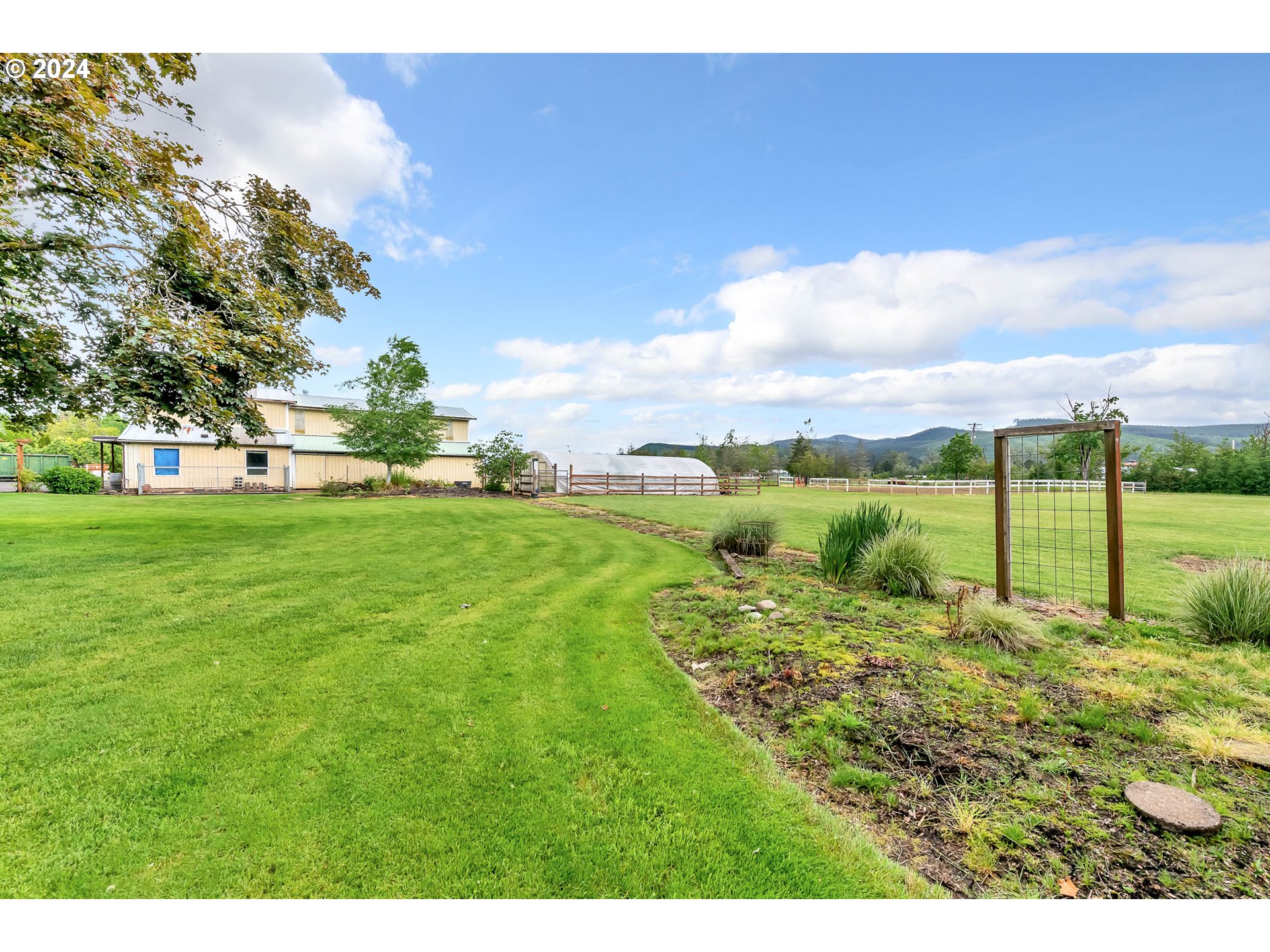 91281 Donna Road Springfield, OR 97478 - Photo 41 of 42 a view of a garden with an outdoor space