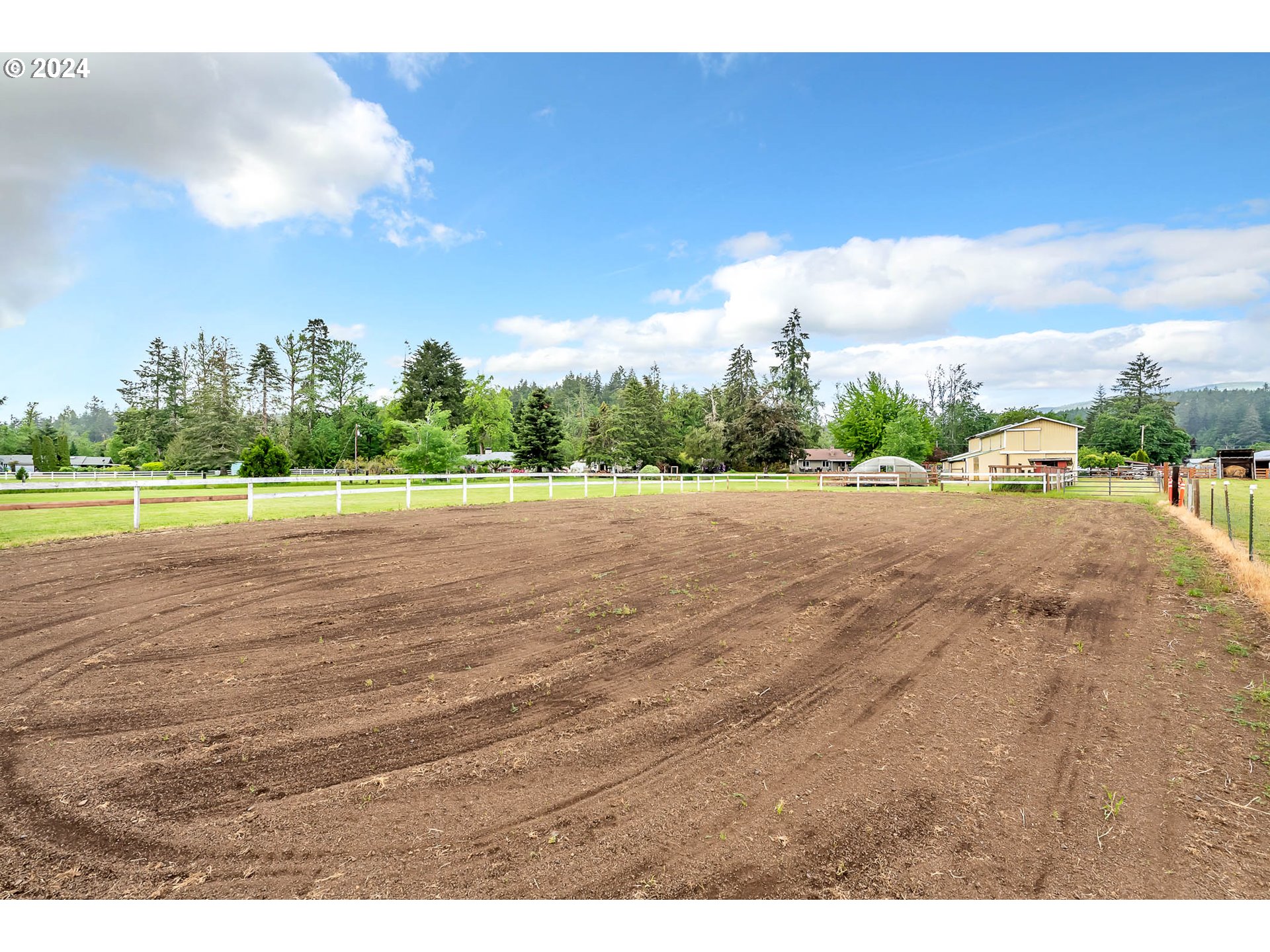 91281 Donna Road Springfield, OR 97478 - Photo 42 of 42 a view of a road and a yard