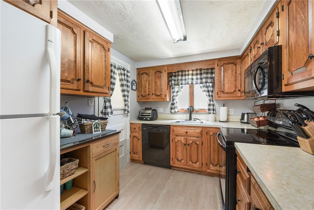2411 Collins Road Pittsburgh, PA 15235 - Photo 13 of 23 Gallery Image 13