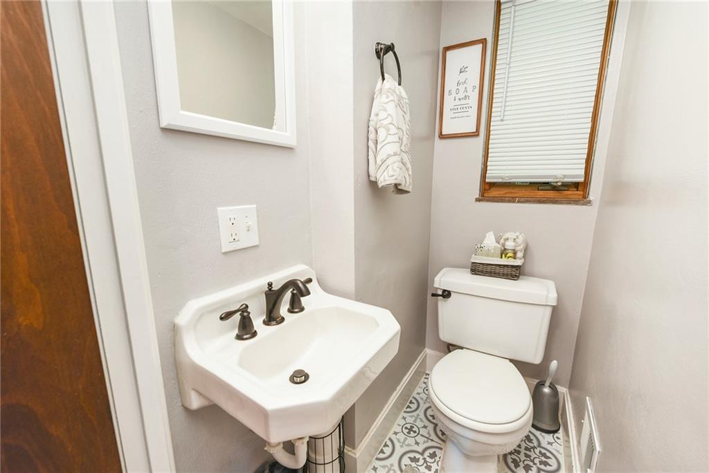 2411 Collins Road Pittsburgh, PA 15235 - Photo 14 of 23 Gallery Image 14