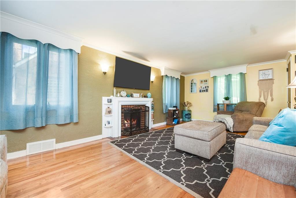 2411 Collins Road Pittsburgh, PA 15235 - Photo 6 of 23 Gallery Image 6