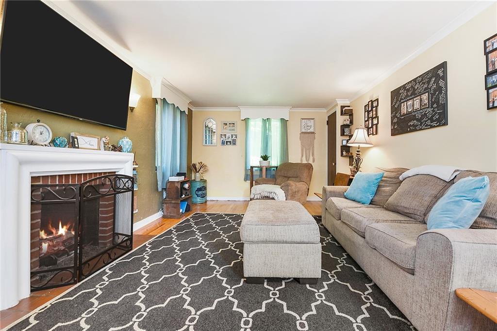 2411 Collins Road Pittsburgh, PA 15235 - Photo 7 of 23 Gallery Image 7
