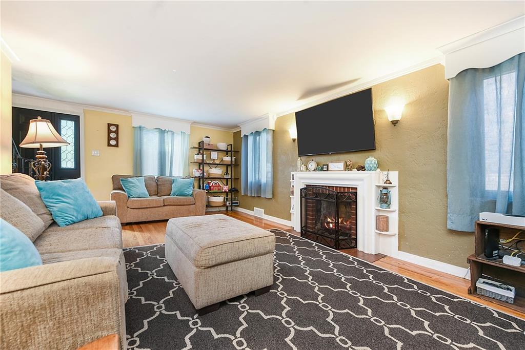 2411 Collins Road Pittsburgh, PA 15235 - Photo 8 of 23 Gallery Image 8