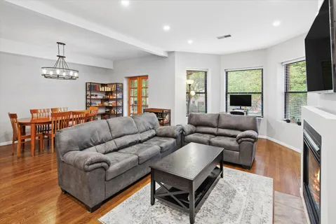$500,000 | 4748 North Magnolia Avenue, Unit 2S, Chicago, IL 60640