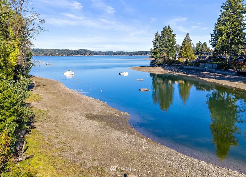 5550 East Grapeview Loop Road Allyn, WA 98524 - Photo 2 of 28 Gallery Image 2