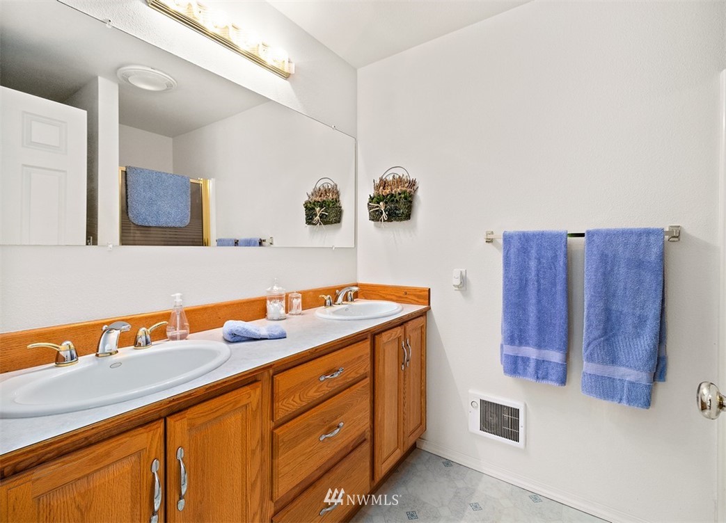 5550 East Grapeview Loop Road Allyn, WA 98524 - Photo 21 of 28 Gallery Image 21