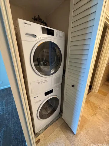 a bathroom with a toilet and a bathtub