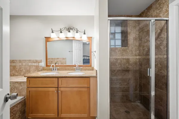 $3,800 | 2054 West Race Avenue, Unit 1, Chicago, IL 60612