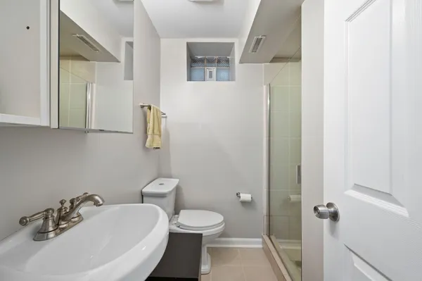 $3,800 | 2054 West Race Avenue, Unit 1, Chicago, IL 60612