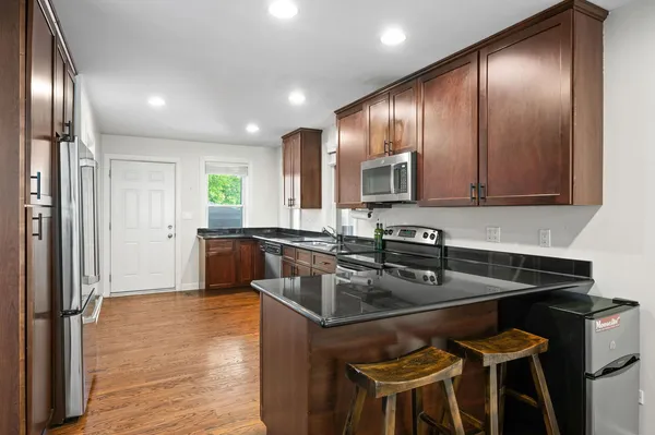 $3,800 | 2054 West Race Avenue, Unit 1, Chicago, IL 60612