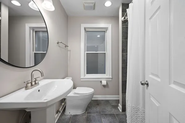 $3,800 | 2054 West Race Avenue, Unit 1, Chicago, IL 60612