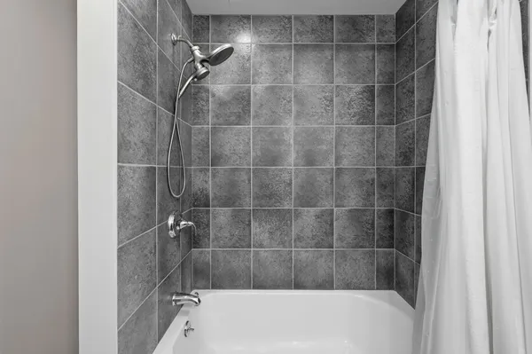 $3,800 | 2054 West Race Avenue, Unit 1, Chicago, IL 60612