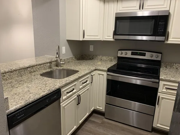 $1,700 | 1548 Southeast Royal Green Circle, Unit 105, Port St. Lucie, FL 34952