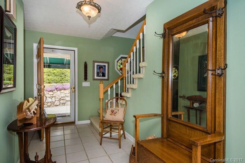 501 Oak Ridge Drive Clyde, NC 28721 - Photo 5 of 24 a view of an entryway with a livingroom