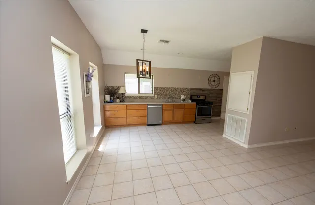 $1,425,000 | 5919 Farm To Market 50, Brenham, TX 77833