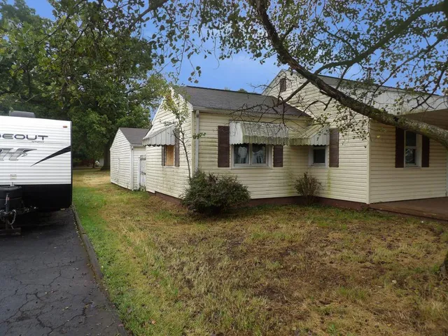 a view of a house with a yard