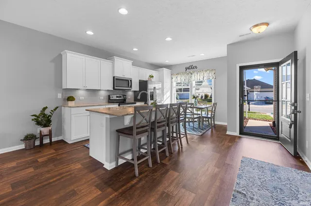 $265,000 | 208 Stellar Way, Huntingburg, IN 47542