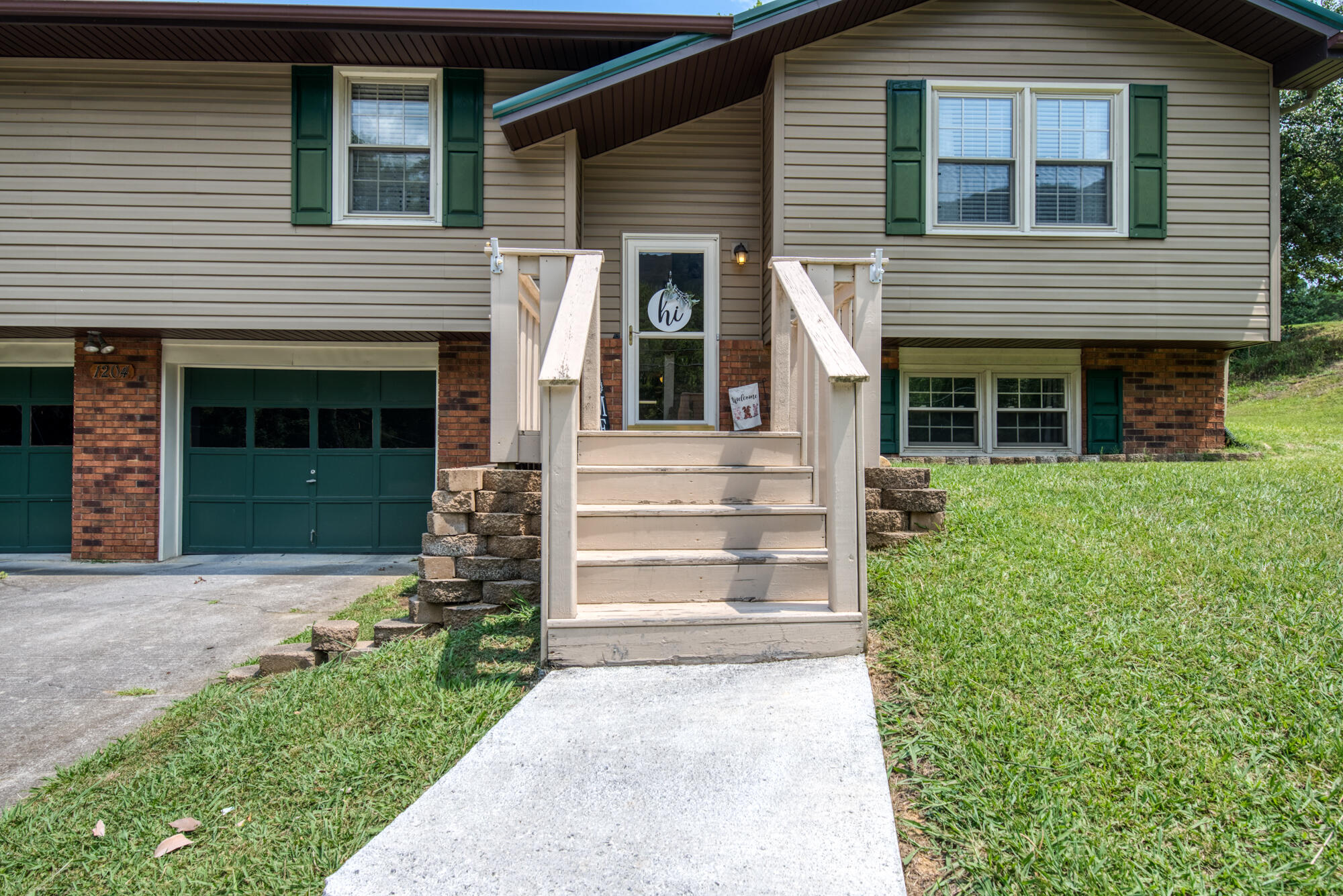 1204 Ambleside Road Kingsport, TN 37660 - Photo 2 of 31 161_1362_4