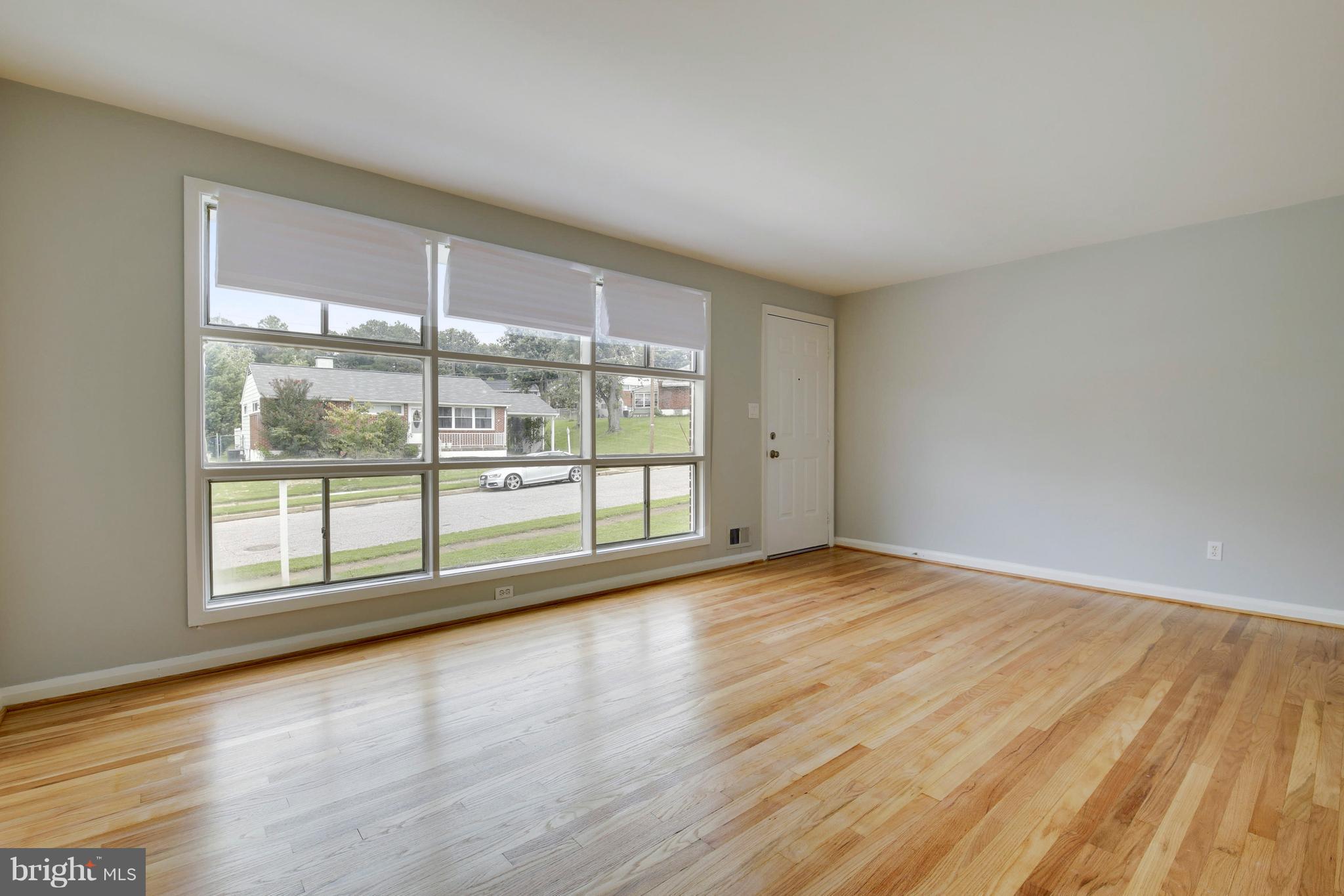 6207 Scranton Road Baltimore, MD 21237 - Photo 9 of 22 Living Room