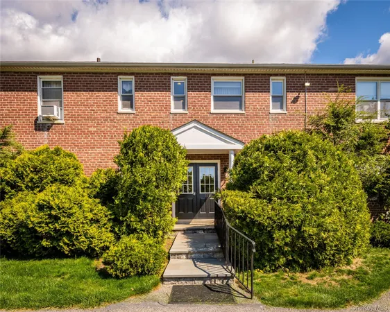 $299,000 | 223 Schrade Road, Unit 2C, Briarcliff Manor, NY 10510