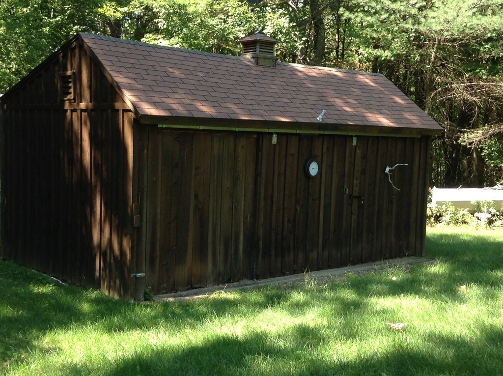 33 Kruse Road Hubbardston, MA 01452 - Photo 8 of 29 a backyard of a house
