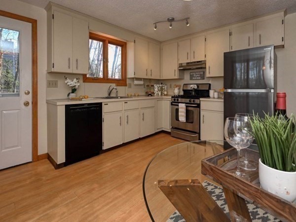 51 West Shore Road Holbrook, MA 02343 - Photo 4 of 31
