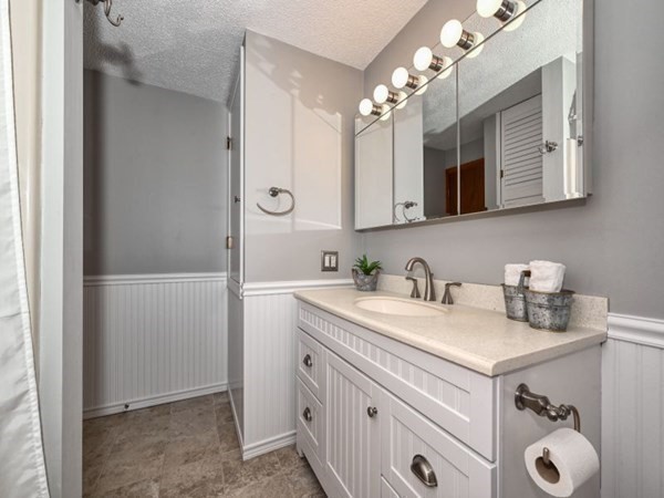 51 West Shore Road Holbrook, MA 02343 - Photo 9 of 31