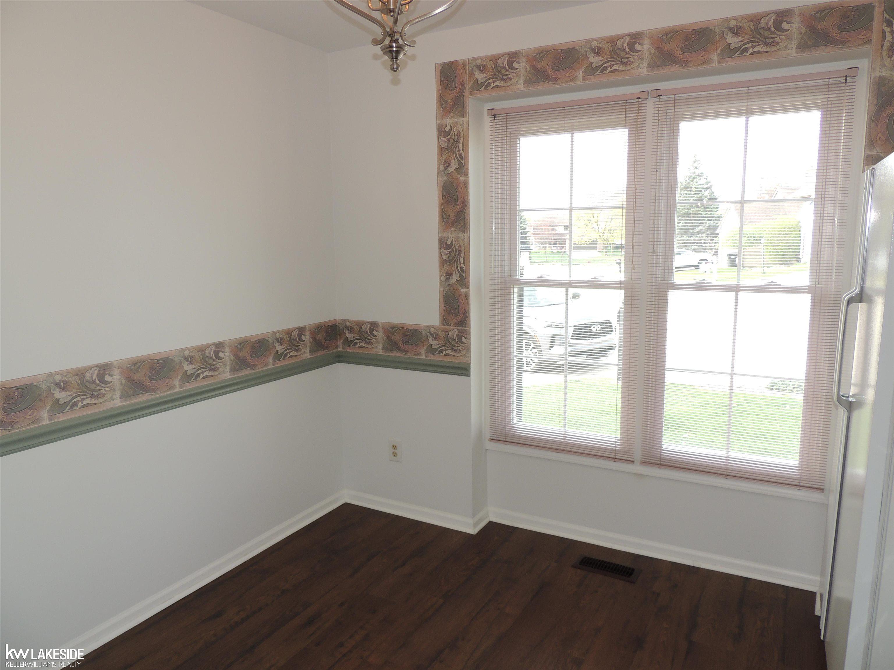 1600 Stonecrest Drive Rochester, MI 48307 - Photo 8 of 36 50168703-e040f1c2-c61c-467a-8296-af20abfe3242.JPG