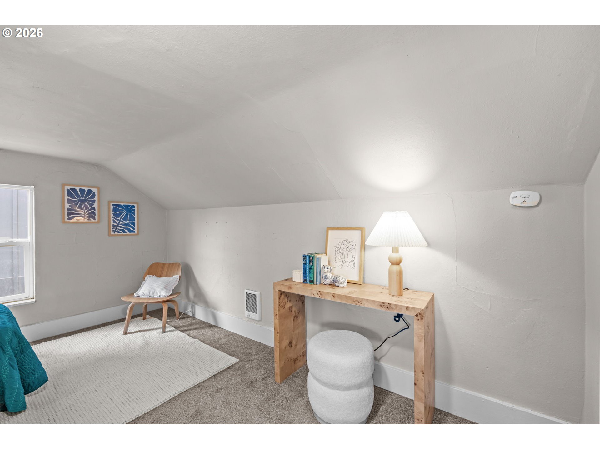 326 Pearl Street Oregon City, OR 97045 - Photo 28 of 36 a workspace with furniture and a lamp